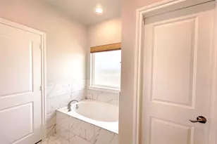 111 Fosters Branch Dr, Schulenburg, TX 78956 - Photo 17