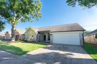 16039 Surrey Woods Drive, Friendswood, TX 77546 - Photo 3