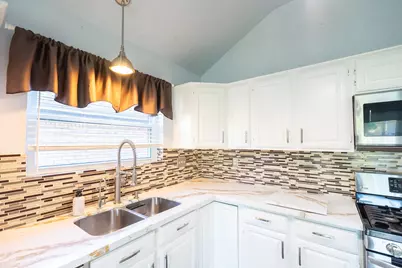 16039 Surrey Woods Drive, Friendswood, TX 77546 - Photo 5