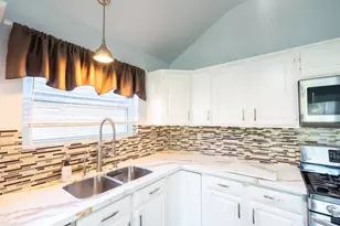 16039 Surrey Woods Dr, Friendswood, TX 77546 - Photo 5