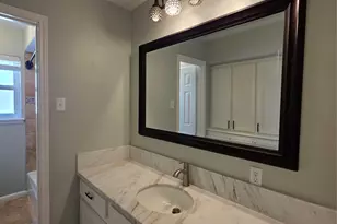 11219 Valley Spring Dr, Houston, TX 77043 - Photo 17