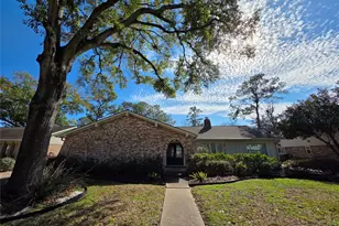 11219 Valley Spring Dr, Houston, TX 77043 - Photo 3