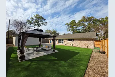 11219 Valley Spring Drive, Houston, TX 77043 - Photo 11