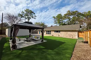 11219 Valley Spring Dr, Houston, TX 77043 - Photo 11