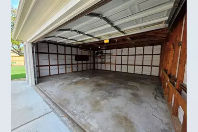11219 Valley Spring Drive, Houston, TX 77043 - Photo 23