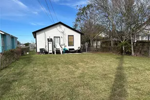 4009 Avenue L, Galveston, TX 77550 - Photo 11