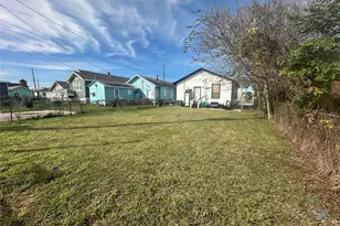 4009 Avenue L, Galveston, TX 77550 - Photo 9