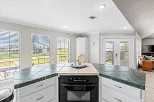 970 Gulfview Dr, Crystal Beach, TX 77650 - Photo 9