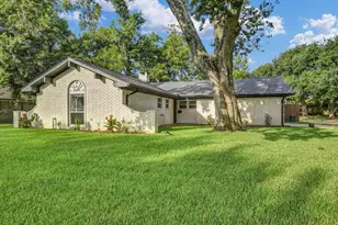 152 Cannon St, Clute, TX 77531 - Photo 1