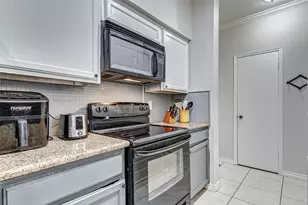 17421 Red Oak Dr, Houston, TX 77090 - Photo 11