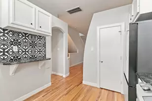 8710 Beverly Hill St, Houston, TX 77063 - Photo 7