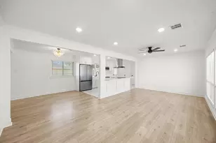 10230 Valencia Dr, Houston, TX 77013 - Photo 5