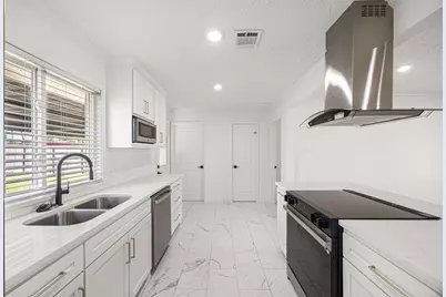 10230 Valencia Drive, Houston, TX 77013 - Photo 9