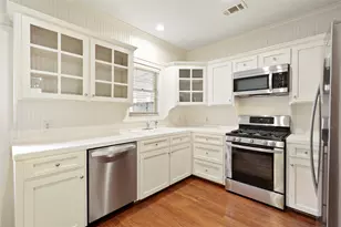 908 W 14th St, Houston, TX 77008 - Photo 17