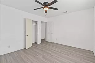 319 E B St, La Porte, TX 77571 - Photo 11