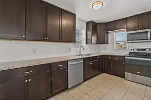 319 E B St, La Porte, TX 77571 - Photo 15