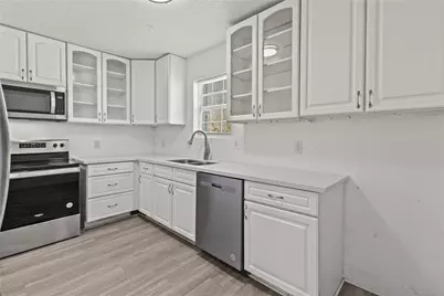319 E B Street, La Porte, TX 77571 - Photo 5