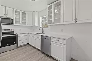 319 E B St, La Porte, TX 77571 - Photo 5