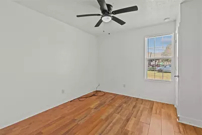 319 E B Street, La Porte, TX 77571 - Photo 17