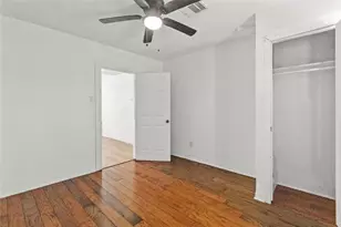 319 E B St, La Porte, TX 77571 - Photo 7