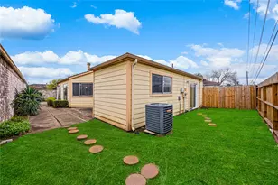 9206 Homeland Dr, Houston, TX 77083 - Photo 31