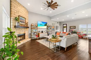 928 Azalea Dr, Franklin, TX 77856 - Photo 3