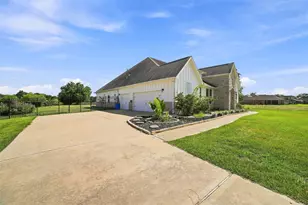 203 Cavalry Trail Dr, Rosharon, TX 77583 - Photo 3