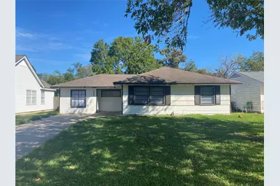243 Acacia Street, Lake Jackson, TX 77566 - Photo 1