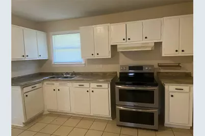243 Acacia Street, Lake Jackson, TX 77566 - Photo 3