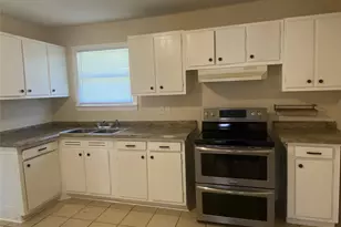243 Acacia St, Lake Jackson, TX 77566 - Photo 3