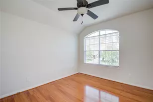 114 Northbay Ct, Dickinson, TX 77539 - Photo 3