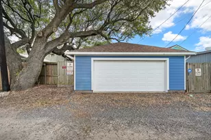 3212 Ave R 1/2, Galveston, TX 77550 - Photo 31