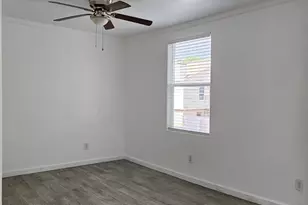 811 Knights Bridge Ln, Webster, TX 77058 - Photo 3