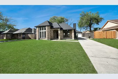1114 N Nottingham Drive, League City, TX 77573 - Photo 1