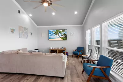 976 Mary Lynn, Crystal Beach, TX 77650 - Photo 7