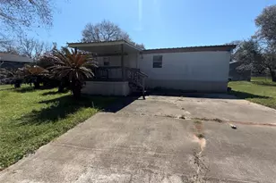 417 Clay St, Eagle Lake, TX 77434 - Photo 1