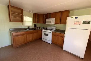 417 Clay St, Eagle Lake, TX 77434 - Photo 5