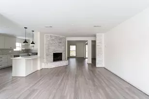 10110 Bob White Dr, Houston, TX 77096 - Photo 7