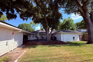 7823 Twin Hills Dr, Houston, TX 77071 - Photo 7