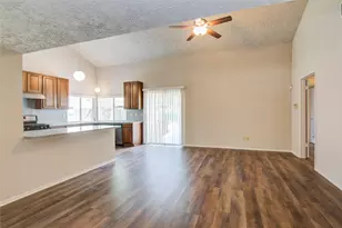 13510 N Peachfield Cir, Houston, TX 77014 - Photo 7