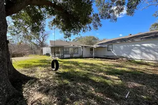 1272 Pecan St, Clute, TX 77531 - Photo 17