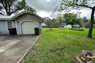 1008 Atchison St, Sealy, TX 77474 - Photo 3