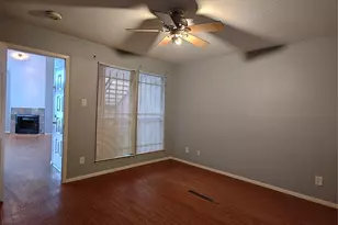 10855 Meadowglen Ln, Houston, TX 77042 - Photo 13