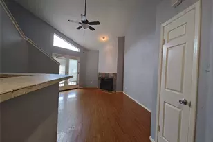10855 Meadowglen Ln, Houston, TX 77042 - Photo 11