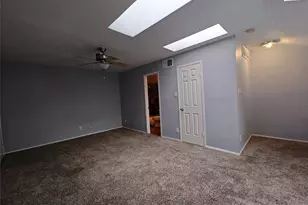 10855 Meadowglen Ln, Houston, TX 77042 - Photo 17