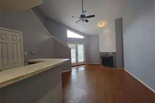 10855 Meadowglen Ln, Houston, TX 77042 - Photo 3