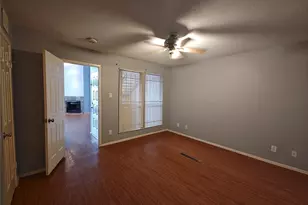 10855 Meadowglen Ln, Houston, TX 77042 - Photo 21