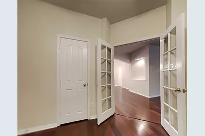 155 S Queenscliff Circle, The Woodlands, TX 77382 - Photo 9