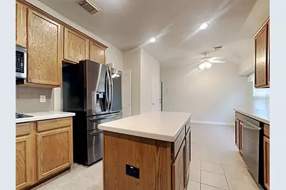 155 S Queenscliff Circle, The Woodlands, TX 77382 - Photo 5