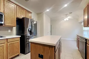 155 S Queenscliff Cir, The Woodlands, TX 77382 - Photo 5